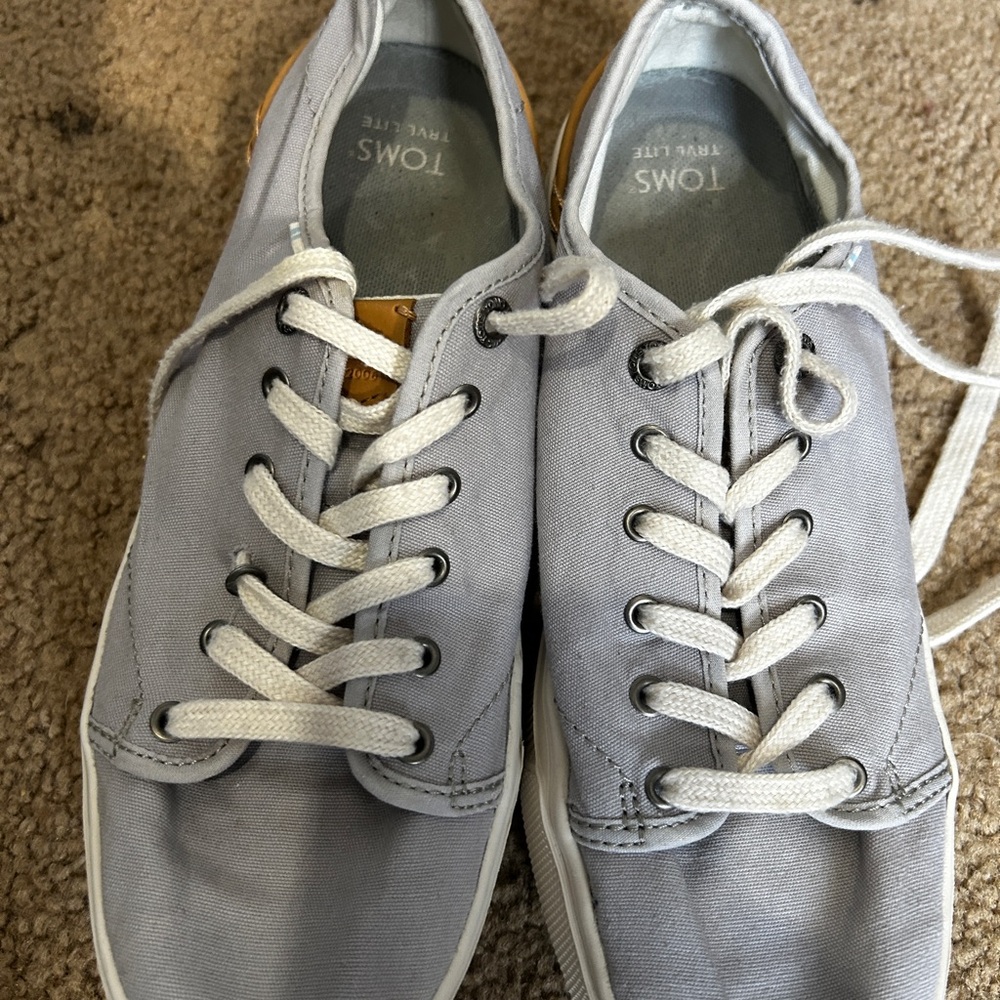 TOMS Women's Light Gray Sneakers